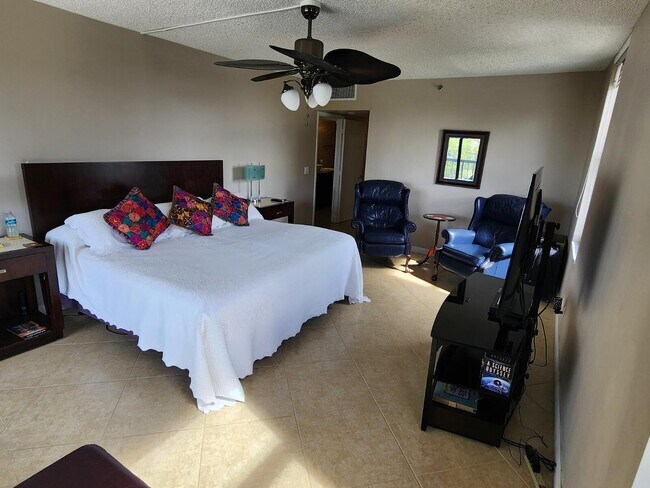 Building Photo - 4748 S Ocean Blvd