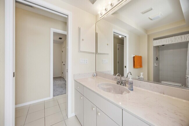 Building Photo - "Spacious 3-Bedroom Retreat with 2 Full Baths in Rotonda West Pinehurst!"