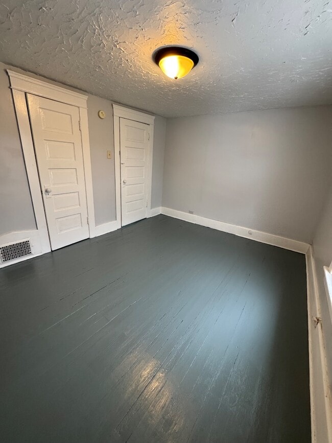 Building Photo - 442 E Thornton St