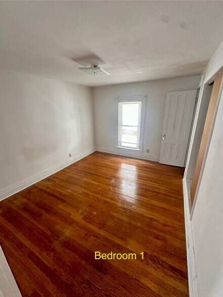 Building Photo - 102 Peck Ave