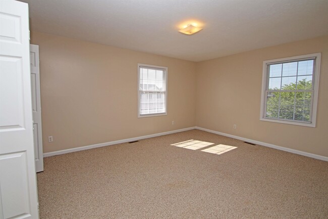 Building Photo - 1041 Oriole Ln
