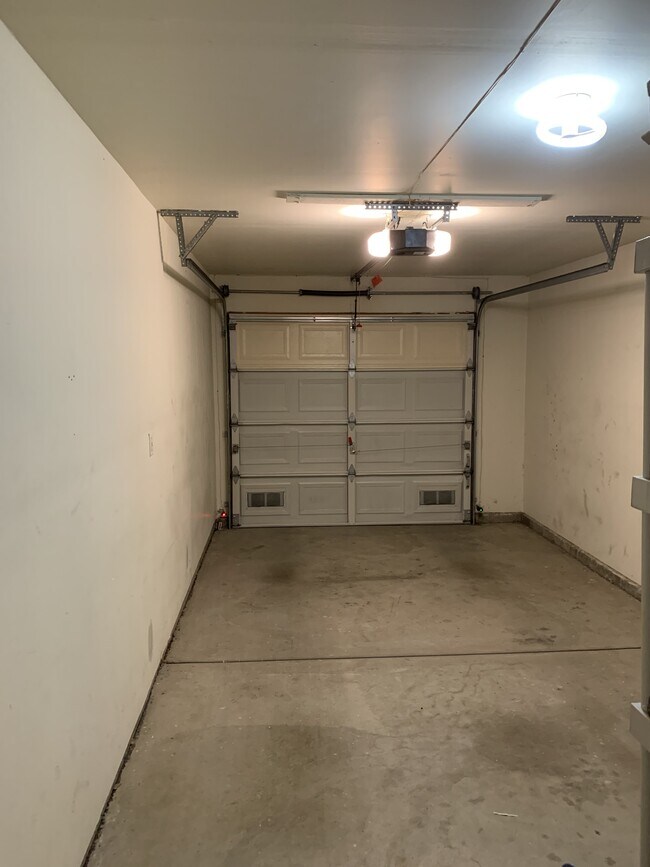 Building Photo - 676 Encore Way