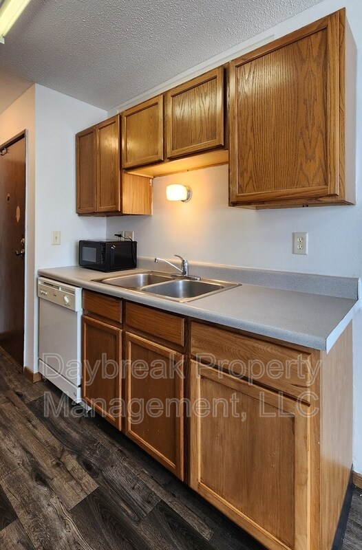 Building Photo - 2408 3rd Ave N