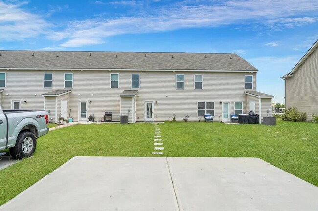 Building Photo - 315 Dogwood Cir
