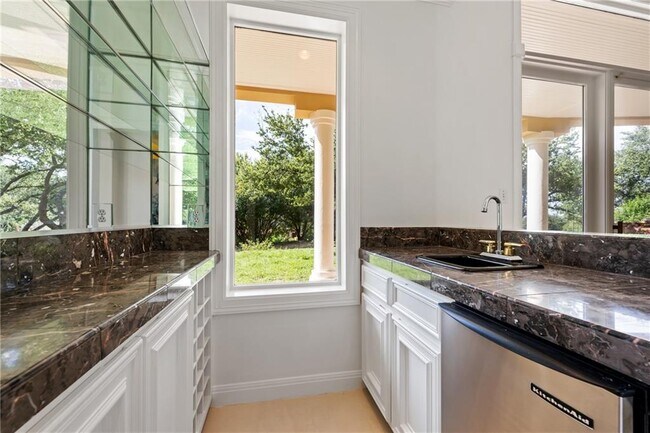 Building Photo - 16018 Fontaine Ave