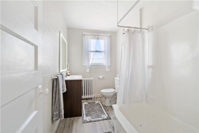 Building Photo - Breathtaking City Views – 3 Bedroom Home Minutes from Downtown!