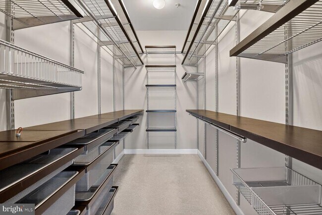 Building Photo - 6 Sharpstead Ln