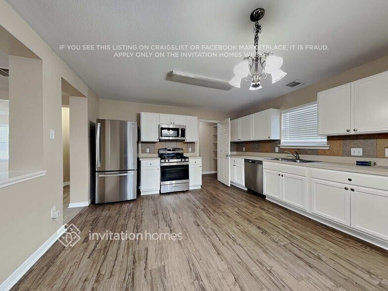 Building Photo - 13742 Clarks Fork Dr