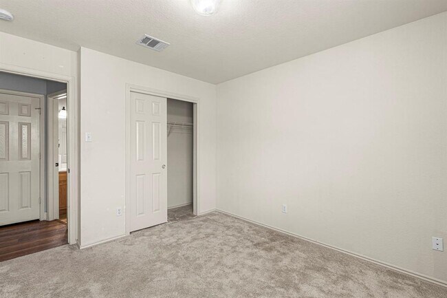 Building Photo - 112 Steele