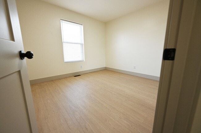 Building Photo - 154 Brushwood Dr