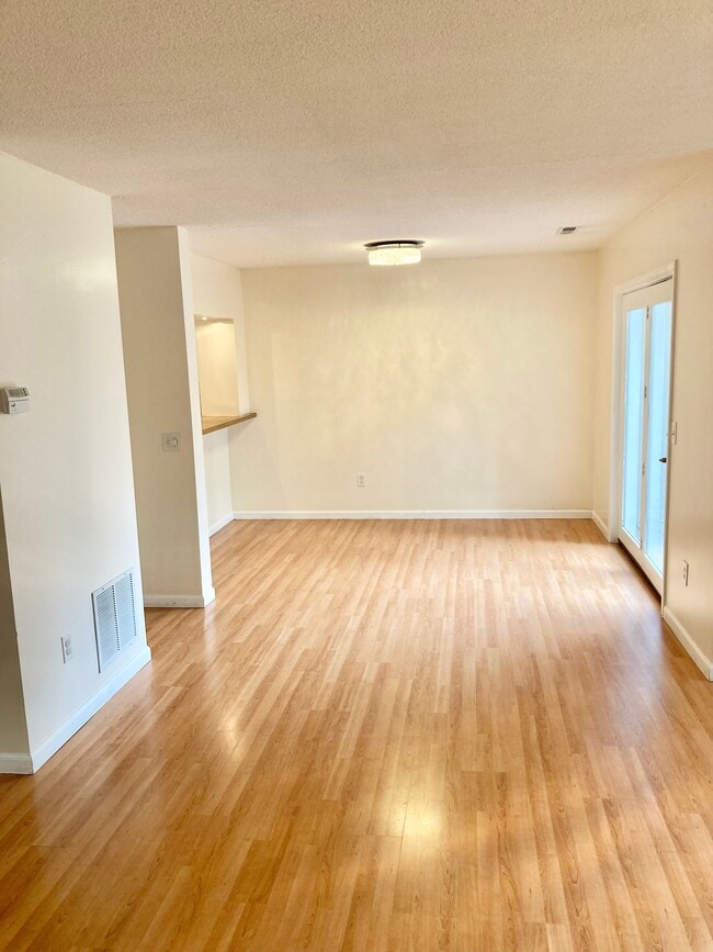 Building Photo - 156 E Grayling Ln