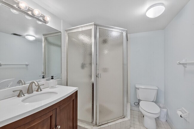 Building Photo - 2029 N Ocean Blvd