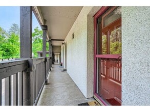 Building Photo - 380 Ramsey St