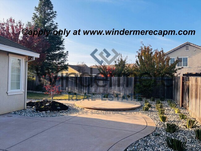 Building Photo - Bright & Stylish Entertainer's Retreat! Single story 3 bed- Plus Bonus Room!!