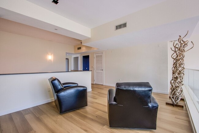 Building Photo - Absolutely stunning high rise loft at Metr...