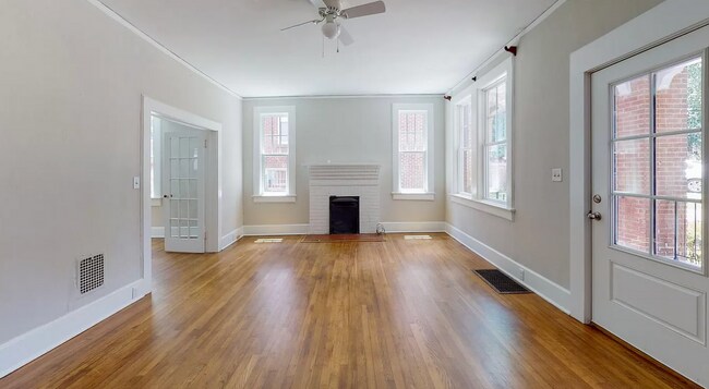 Building Photo - 3 bed/2 bath duplex in Wales Garden close ...