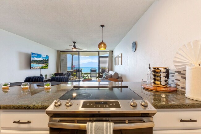 Building Photo - 4471 Lower Honoapiilani Rd