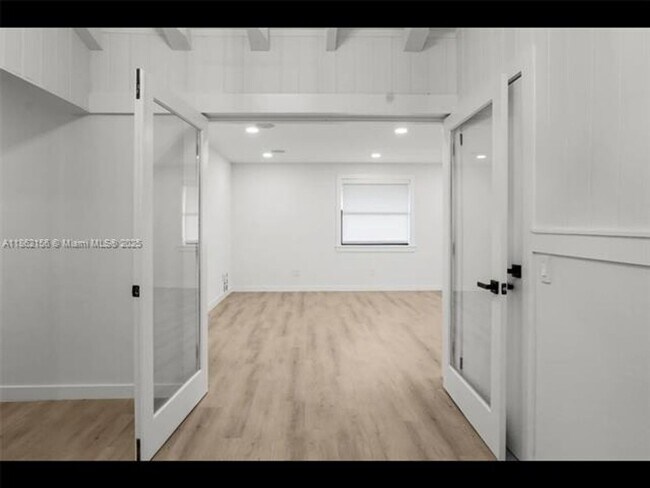 Building Photo - 5191 SW 67th Ave