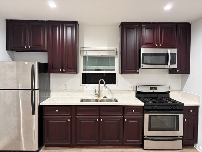 Building Photo - 14260 McCormick St