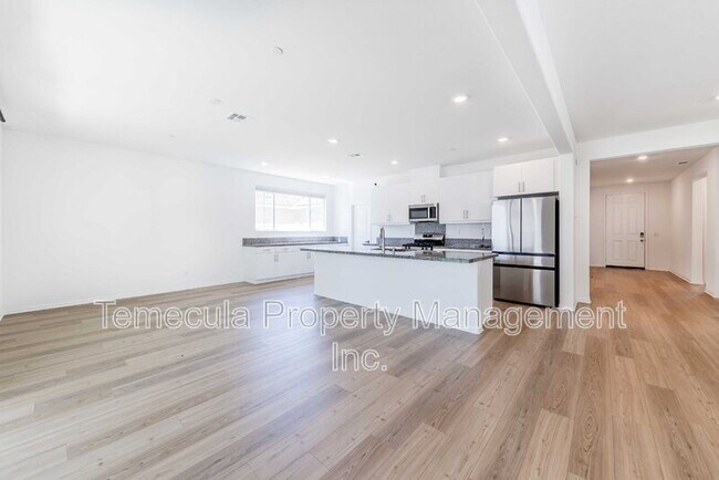 Building Photo - 1816 Tapaderos St