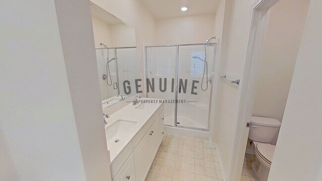 Building Photo - Beautiful Tri-Level 3Bd 2.5Ba Townhome in ...