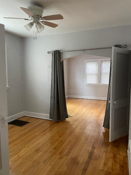 Building Photo - 1207 E 4th St