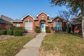 Building Photo - 1398 Forest Oaks Ct