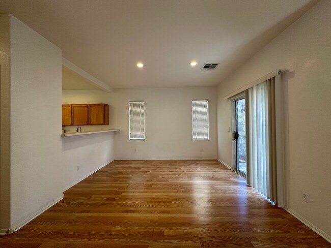 Building Photo - 3 Bedroom, 2.5 Bath, 2 Car garage