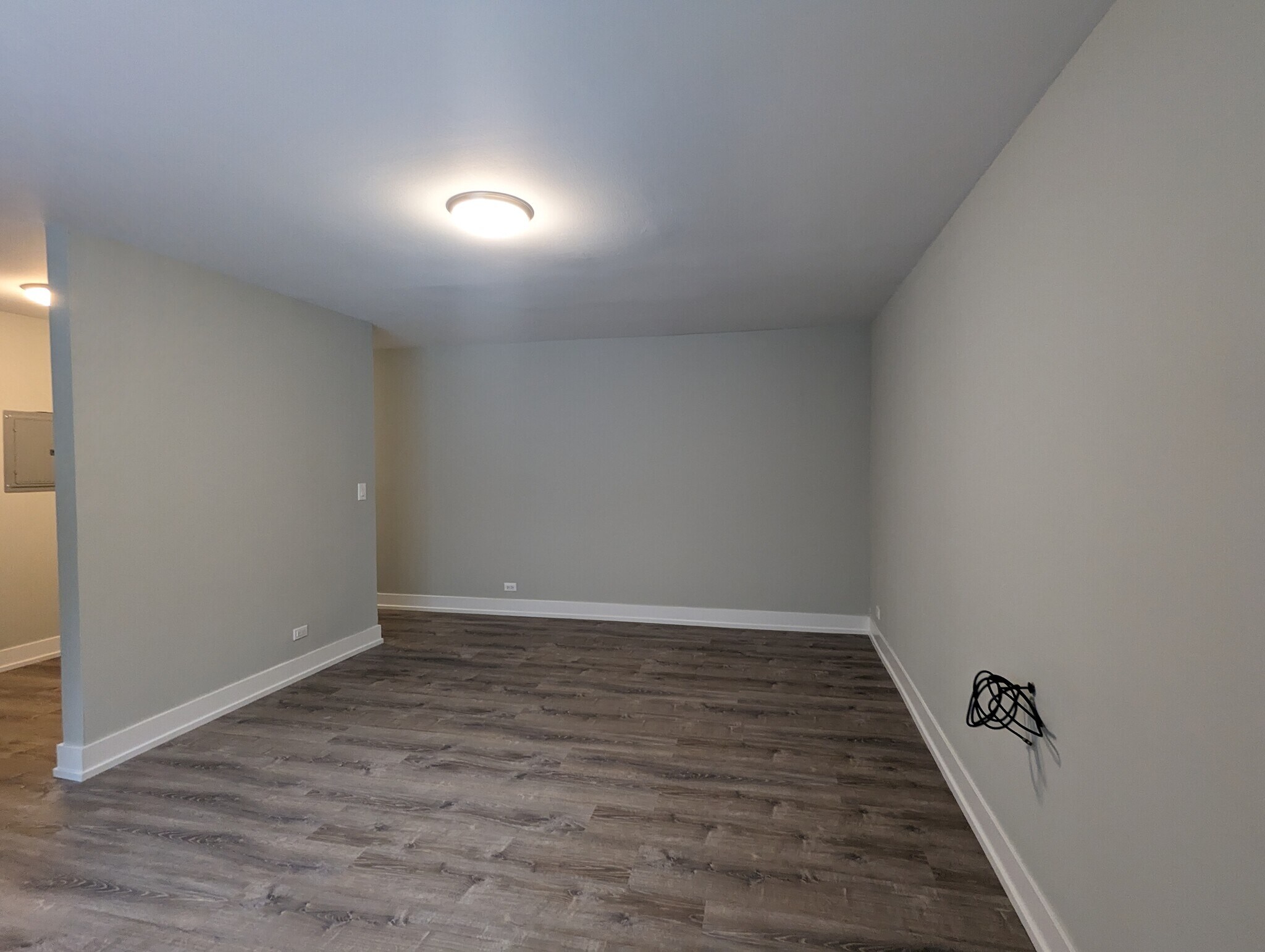 Building Photo - 542 W Surf St