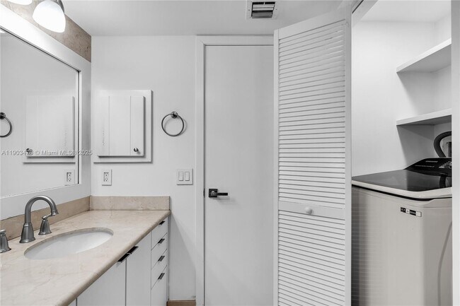 Building Photo - 141 Crandon Blvd