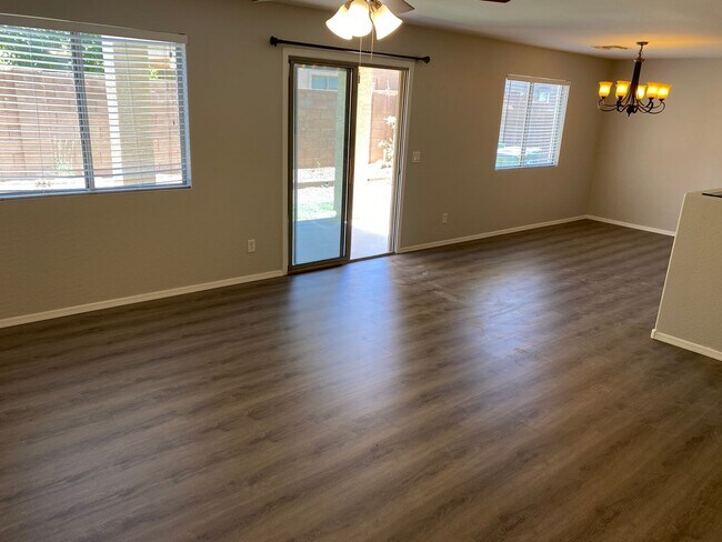 Building Photo - 4 Bedroom, 3 bath, two story with loft in ...
