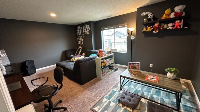 Building Photo - Gorgeous Corner lot 4 bed home! Happy Vall...