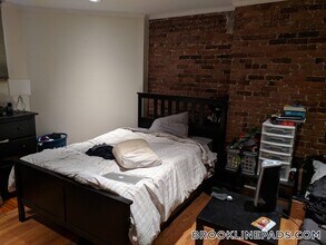 Building Photo - 1689 Beacon St