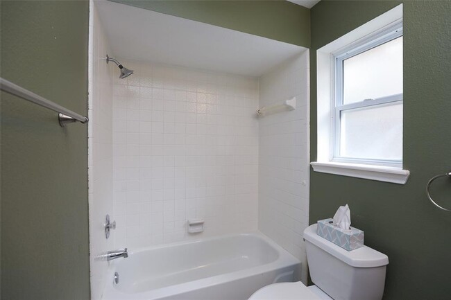 Building Photo - 22815 Red River Dr