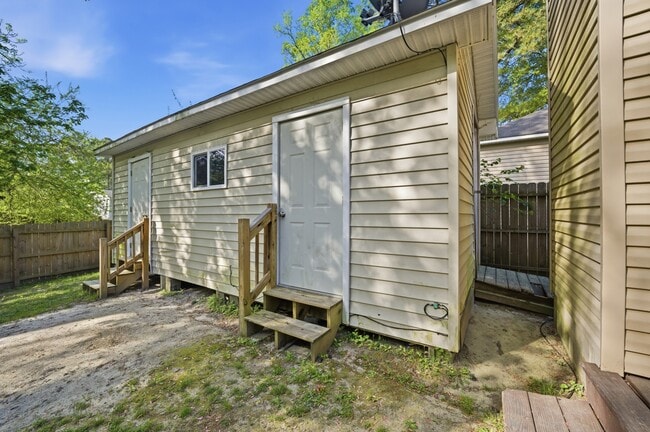 Building Photo - 5109 James St