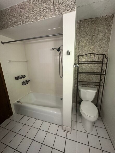 Building Photo - 1331 Martha Washington Dr