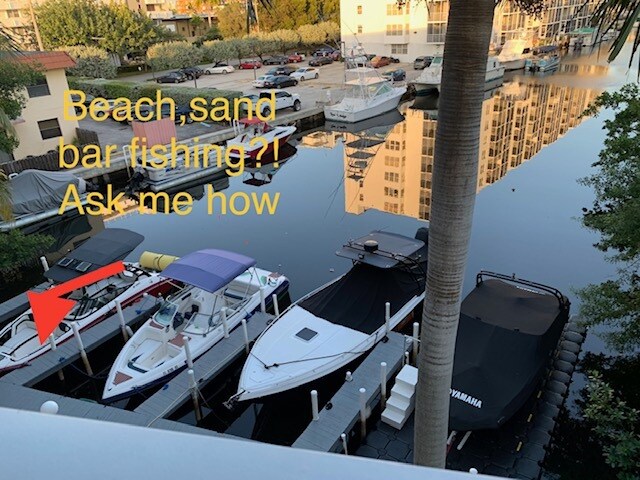 Boat just steps form your unit - 16531 NE 35th Ave