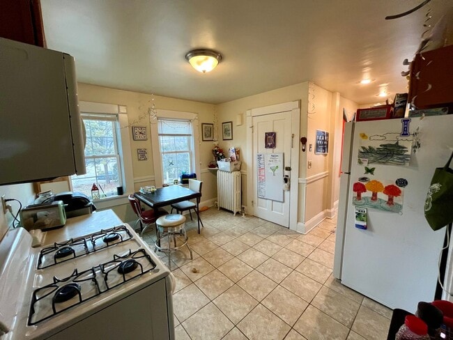 Building Photo - 3956-3958 N Murray