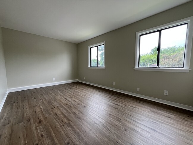 Building Photo - 533 St Marys Dr