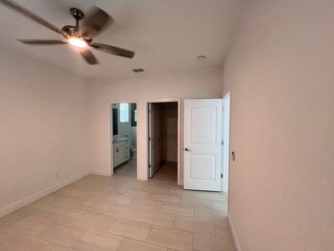 Building Photo - Almost New 2023 Built 3/2 in Convenient Pu...