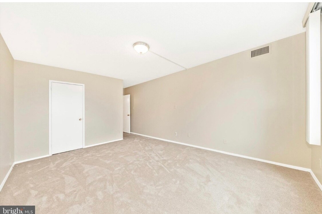 Building Photo - 5225 Pooks Hill Rd