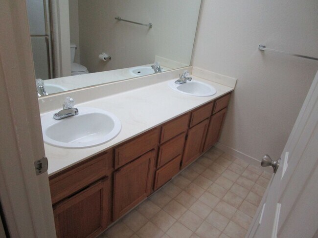 Building Photo - 2542 Vista Grande