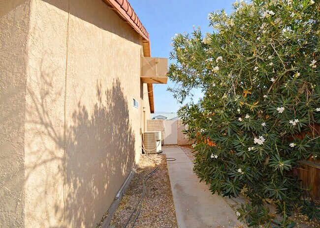 Building Photo - Charming 3-Bed, 2-Bath Home. - 1306 Sq Ft of Comfort in Cathedral City!"