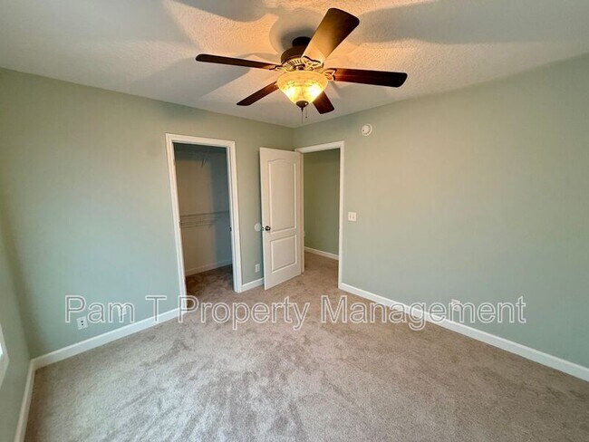 Building Photo - 674 Bristol Way