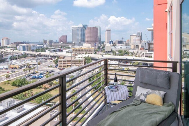 Building Photo - 1120 E Kennedy Blvd