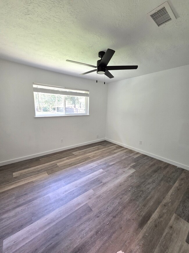 Building Photo - 119 Merry Mark Dr