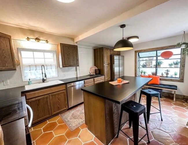 Building Photo - 3 Bedroom 2 Bath House for Lease!!