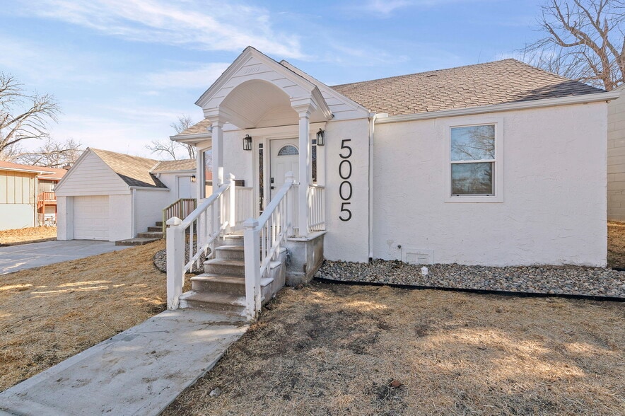 Building Photo - 5005 N Elmwood Ave