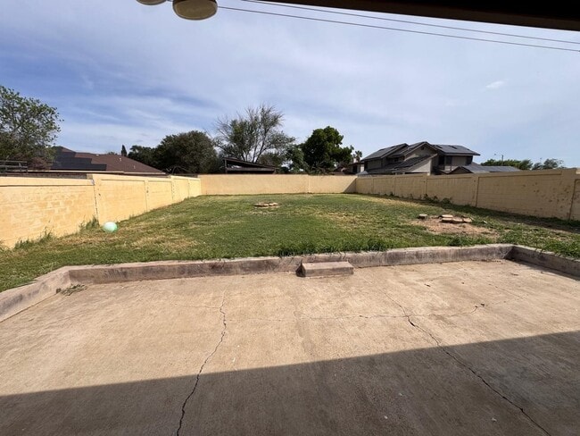 Building Photo - 705 Puig Dr