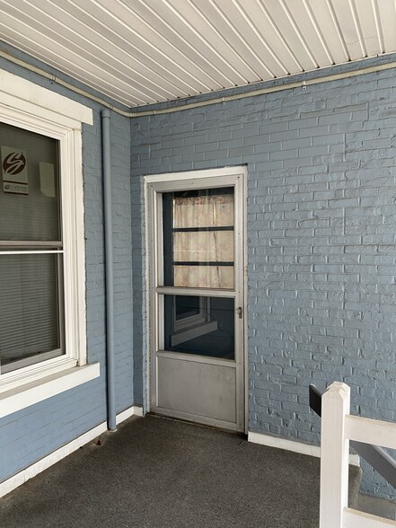Entrance - 39 E Main St